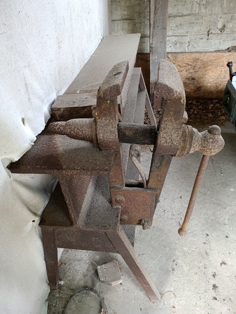 Établi avec Étau de forge ancien, Bricolage & Construction, Enlèvement, Étau