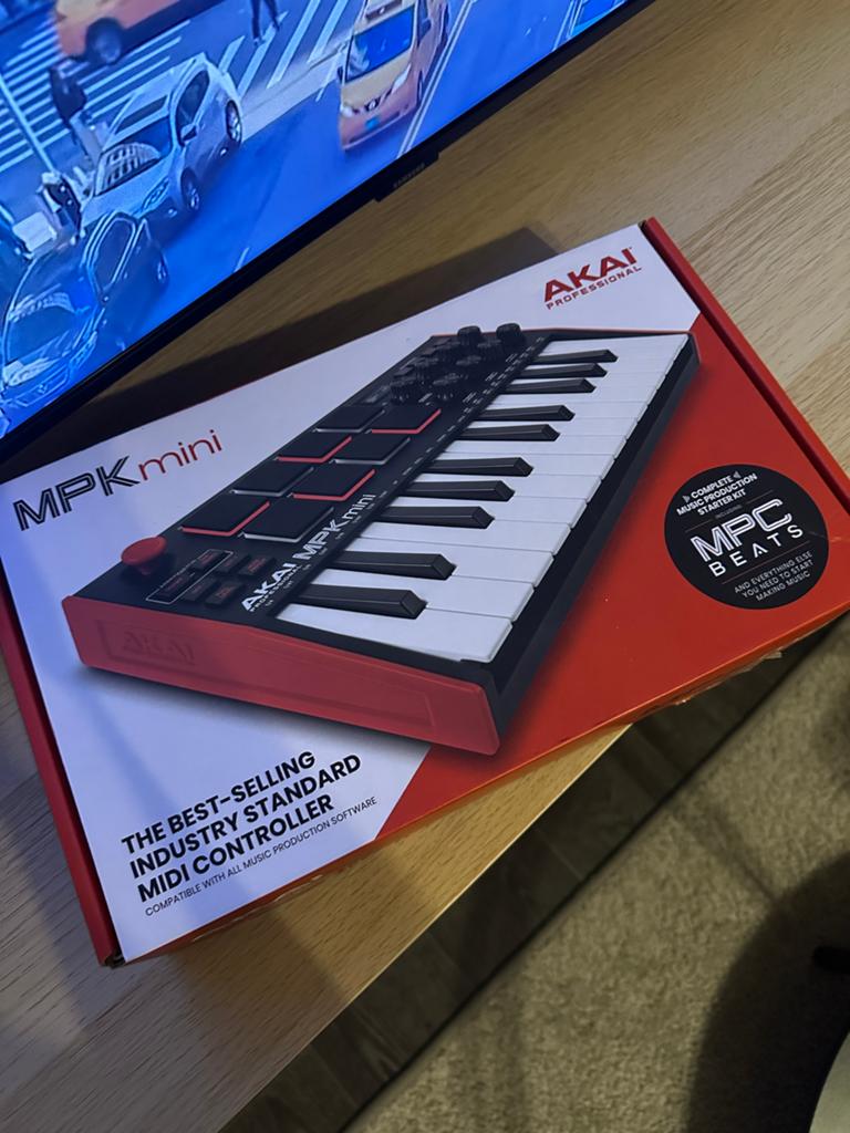 Akai mpk mini, Muziek en Instrumenten, Midi-apparatuur, Ophalen of Verzenden, Zo goed als nieuw