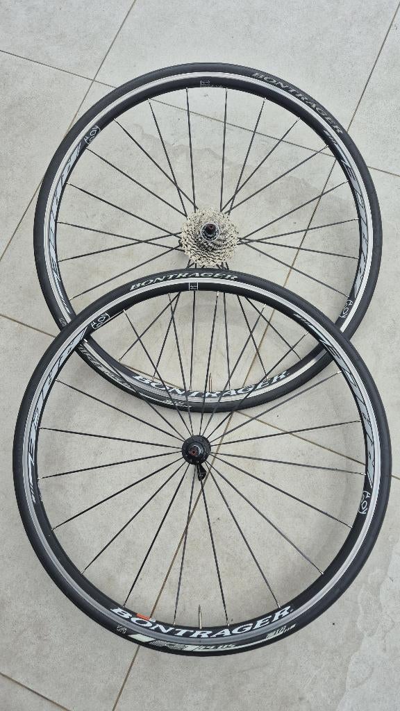 Voor en achter wielen Racefiets x 28 met banden “Bontrager”, Fietsen en Brommers, Titanium, Zo goed als nieuw, Bontrager, Racefiets