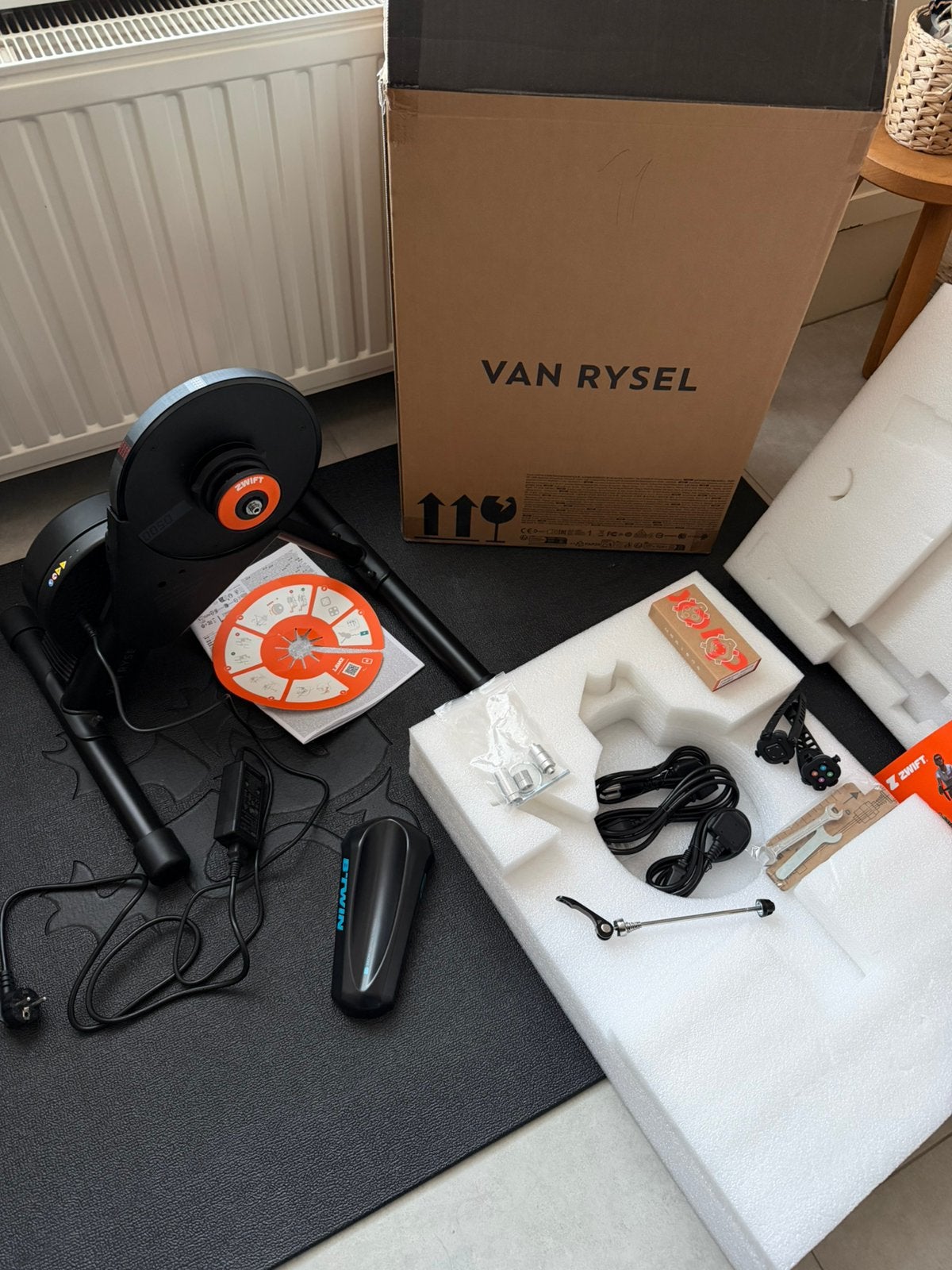 Van Rysel D500 rollentrainer + Zwift Cog + accesoires, Fietsen en Brommers, Ophalen, Zo goed als nieuw