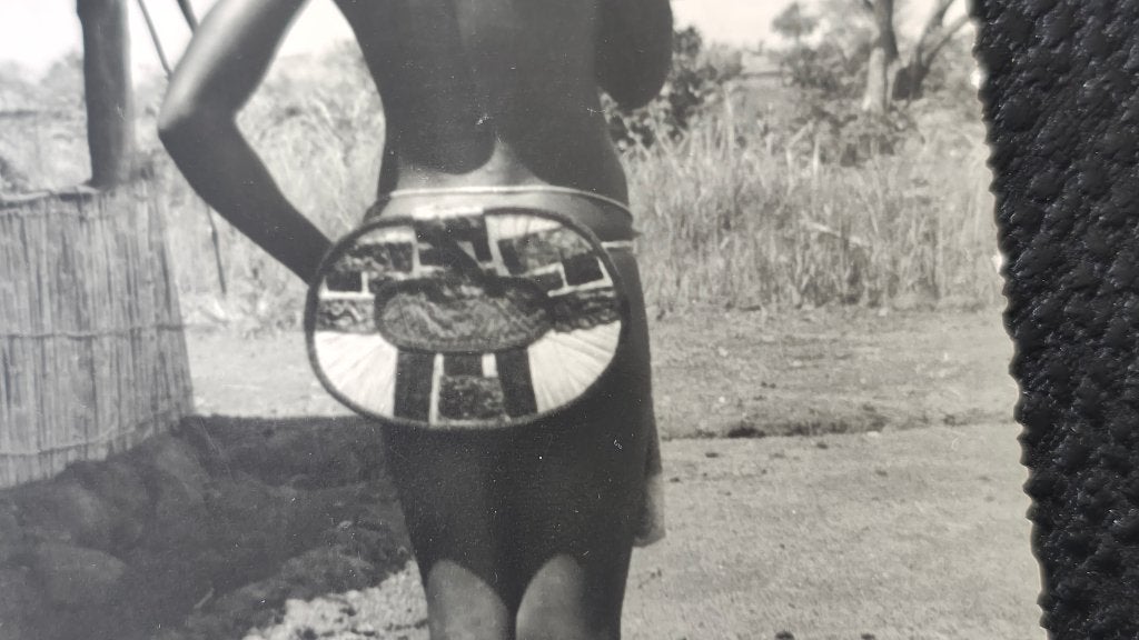 Femme Mangbetu Negbe Congo Belge carte postale photo, Envoi, Utilisé, Autres sujets/thèmes, Photo
