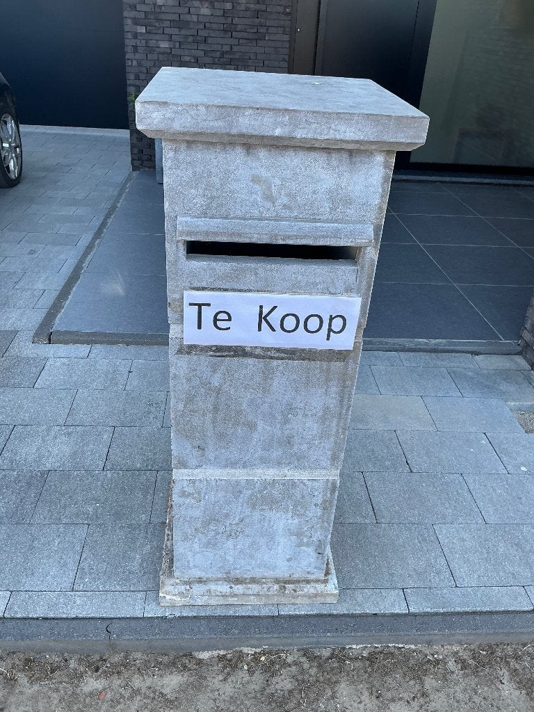 Brievenbus in arduin, Tuin en Terras, Brievenbussen, Ophalen, Zo goed als nieuw, Hardsteen, Staande brievenbus