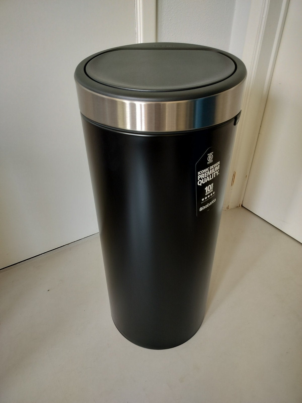 Poubelle Brabantia Touch noire mate 30 litres neuve !, Maison & Meubles, Accessoires pour la Maison | Poubelles, Neuf, Métal, 50 à 75 cm