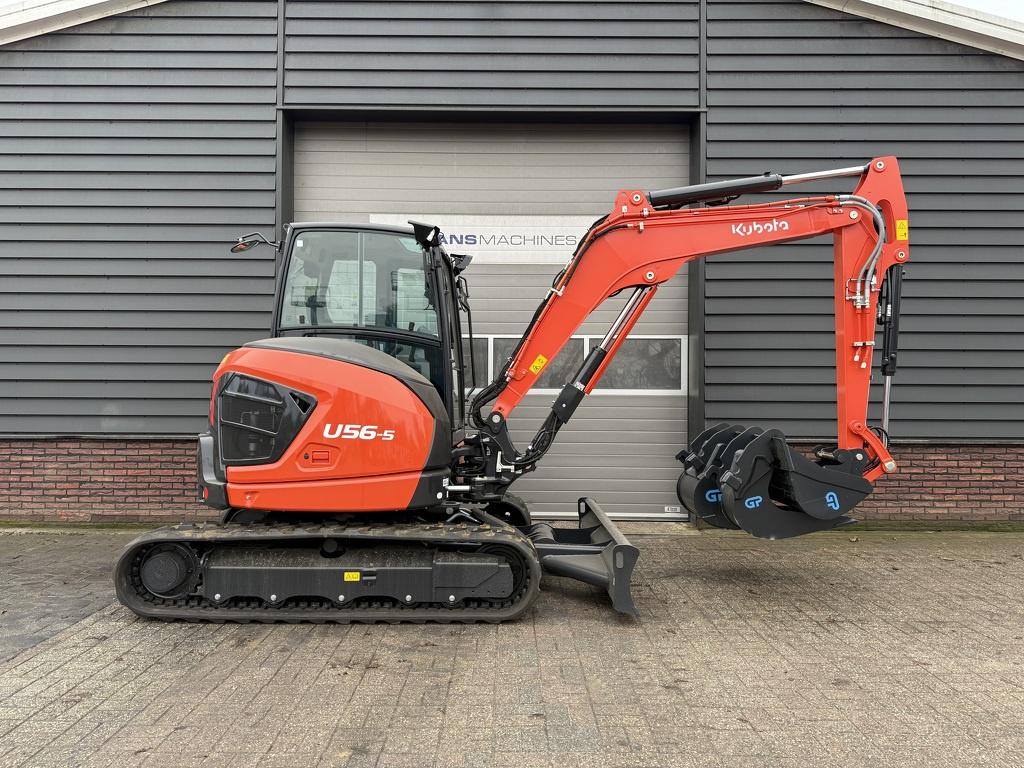 Kubota U56-5 minigraver NIEUW incl CW10 + 3 bakken, Articles professionnels, Machines & Construction | Grues & Excavatrices, Kubota Hol