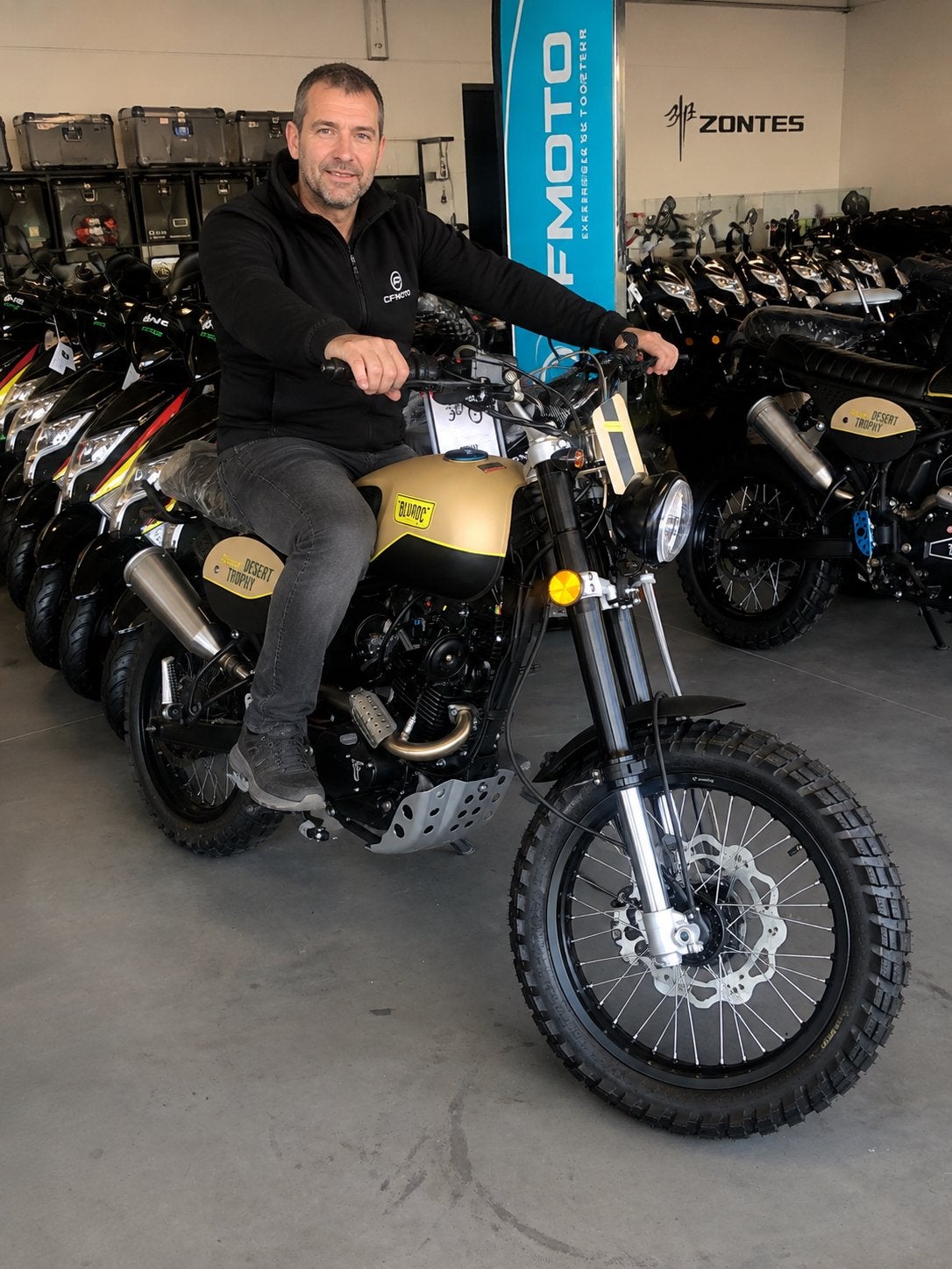 Bluroc Hero 250 cc    STOCKDEAL, Entreprise, Permis Moto A2 minimum, 12 à 35 kW, 1 cylindre