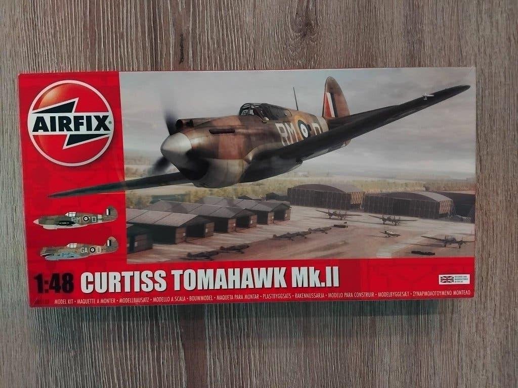 Curtiss Tomahawk, Ophalen of Verzenden, Nieuw, Groter dan 1:72, Vliegtuig