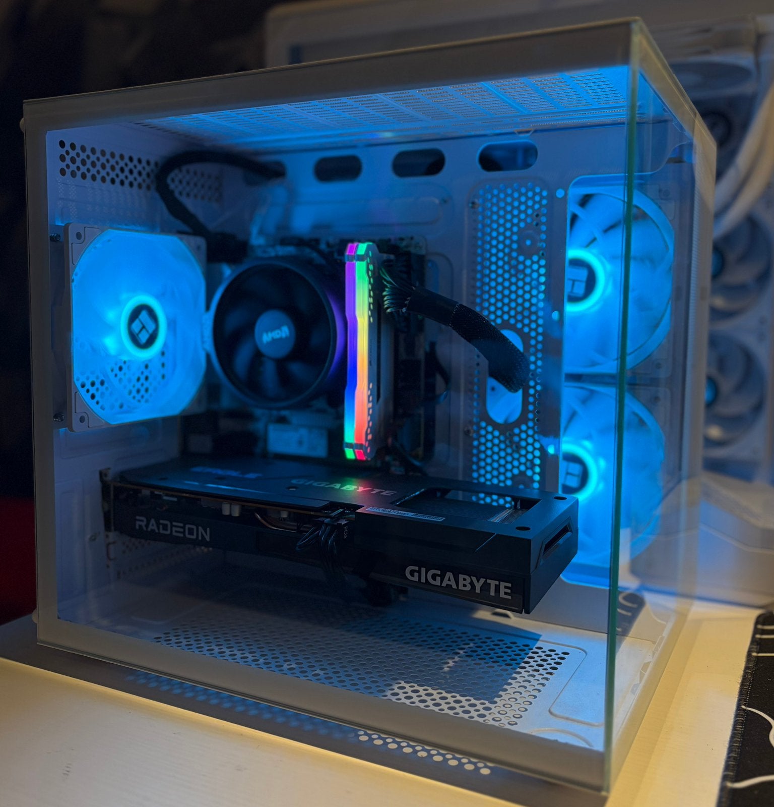 White Aquarium Gaming PC - Ryzen 7 Pro 8-Core - RX 6600 8GB, Computers en Software, 2 tot 3 Ghz, Ophalen of Verzenden, Zo goed als nieuw