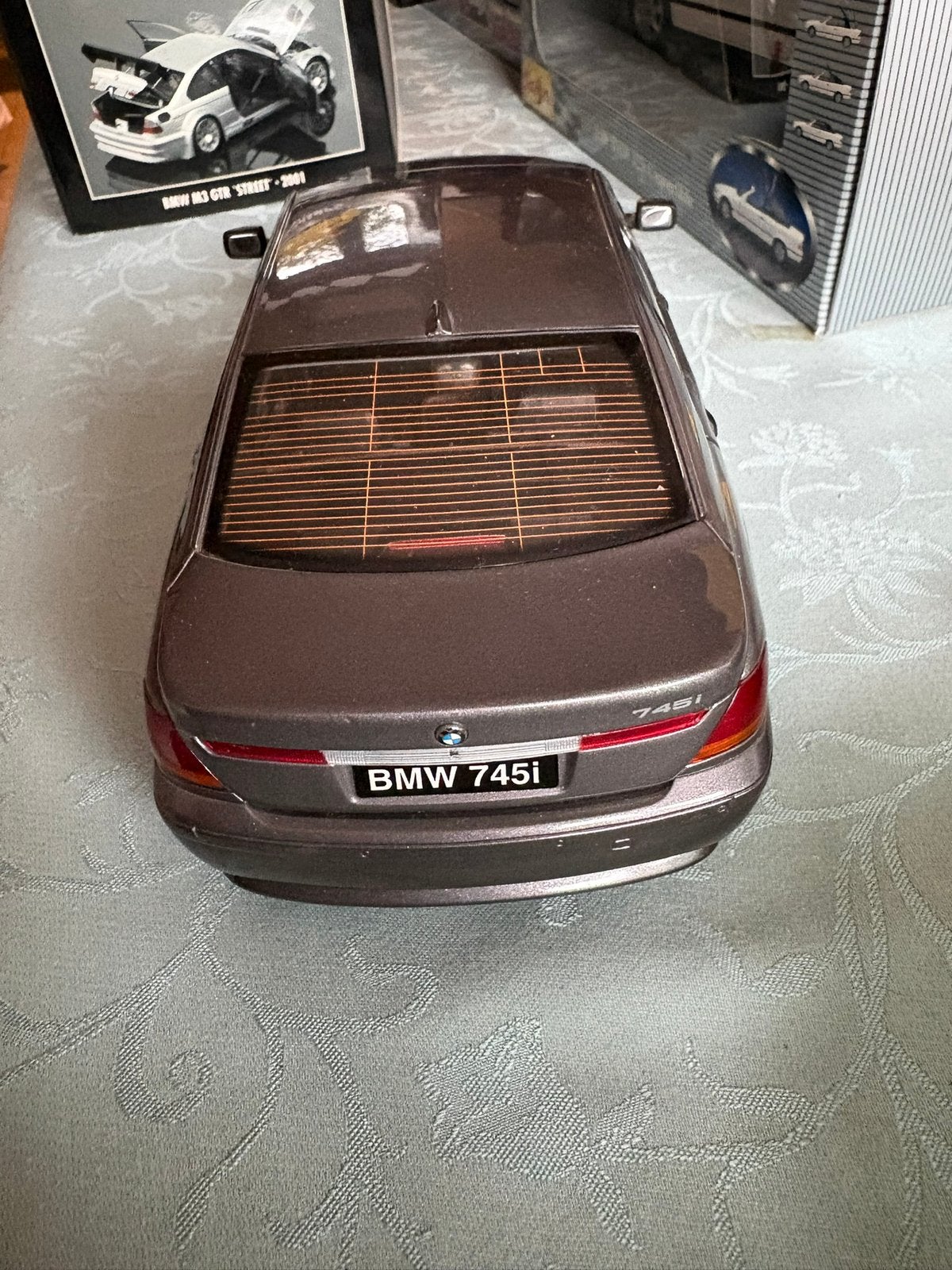 BMW 745i, Enlèvement