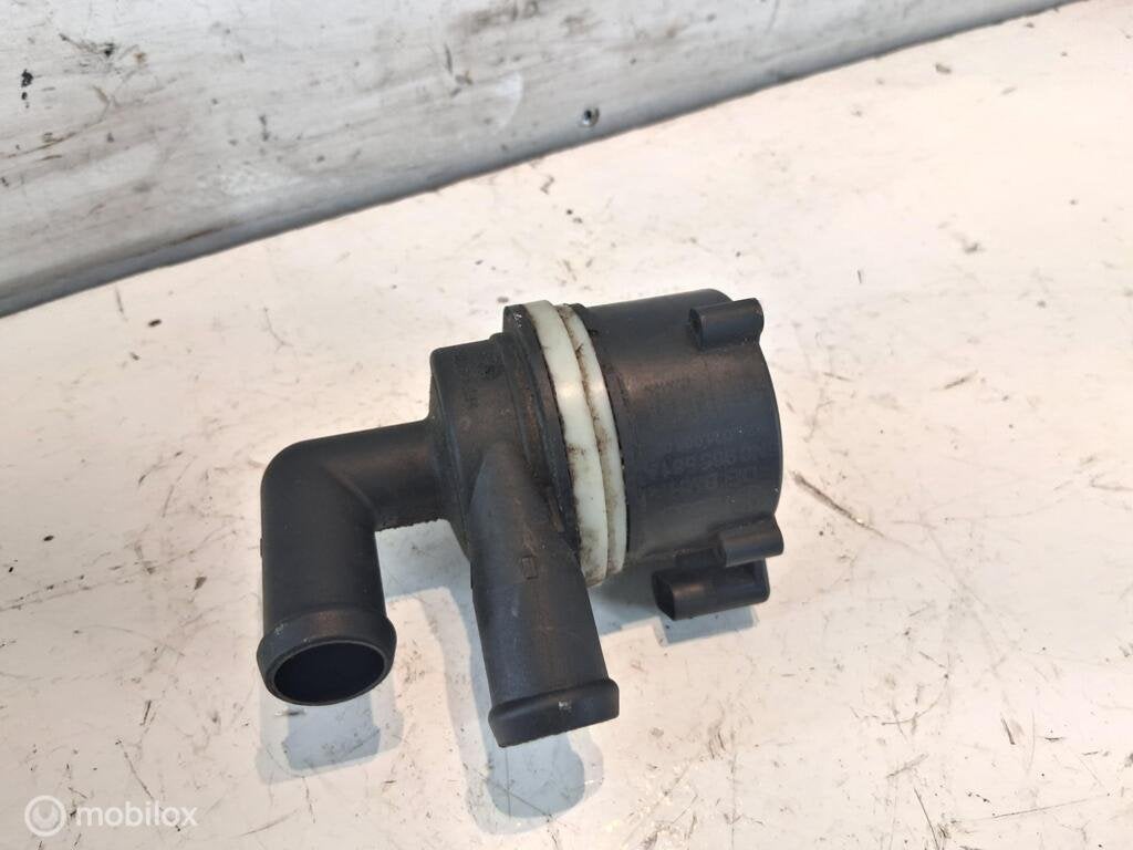 Extra waterpomp Vw Touran III ('10-'15) 5N0965561A, Gebruikt, Volkswagen, Ophalen of Verzenden, Volkswagen