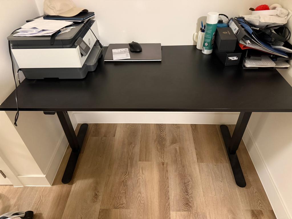 Elektrische bureau + bijpassende bureaustoel, Huis en Inrichting, Bureaus, Ophalen, Zo goed als nieuw, Jysk, In hoogte verstelbaar