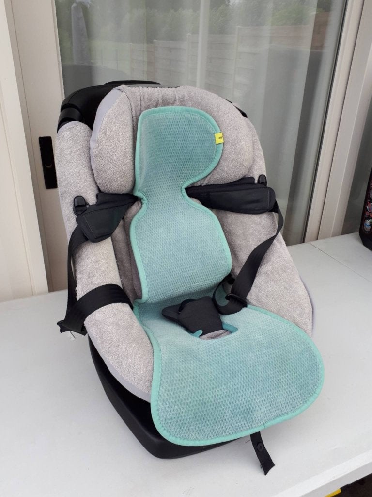 Maxi-Cosi AxissFix draaibare autostoel met hoes en AreoMoov, Ophalen, 9 t/m 18 kg, Slaapstand, Zo goed als nieuw