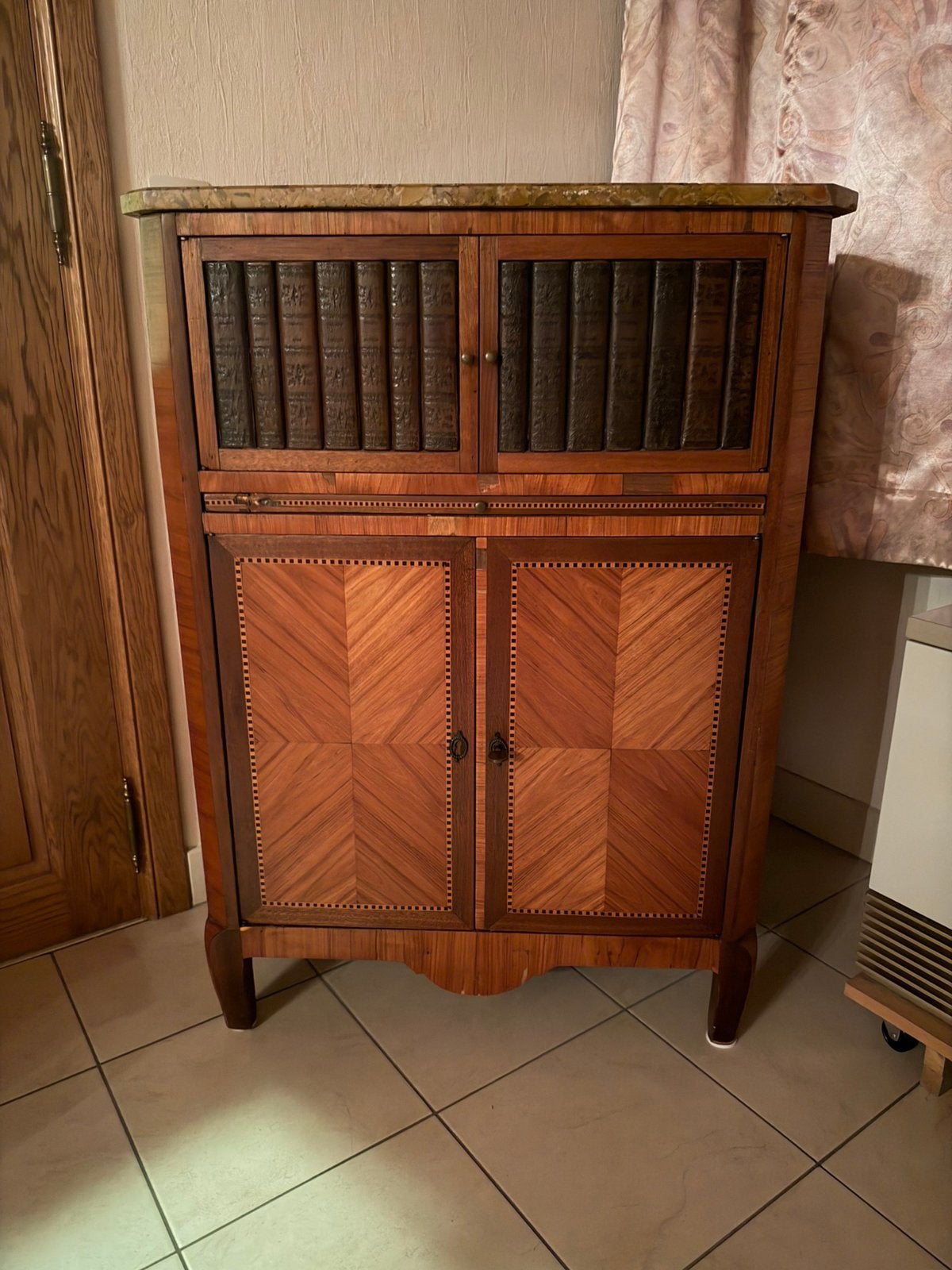 Kast Louis XVI, salontafel, naaidoos, bijzettafel, spiegel, Ophalen