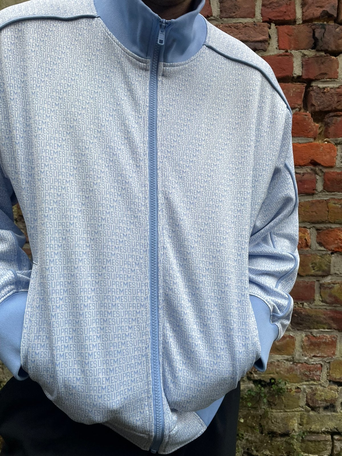 Supreme repeat track jacket L, Vêtements | Hommes, Enlèvement, Comme neuf