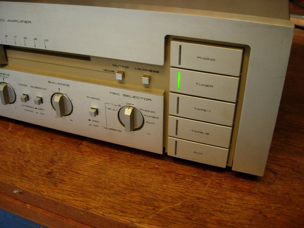 Ampli Révisé Akai AM-U41 2 x 55 W 8 OHMS 1982-83, Enlèvement, Reconditionné, Stéréo, 60 à 120 watts