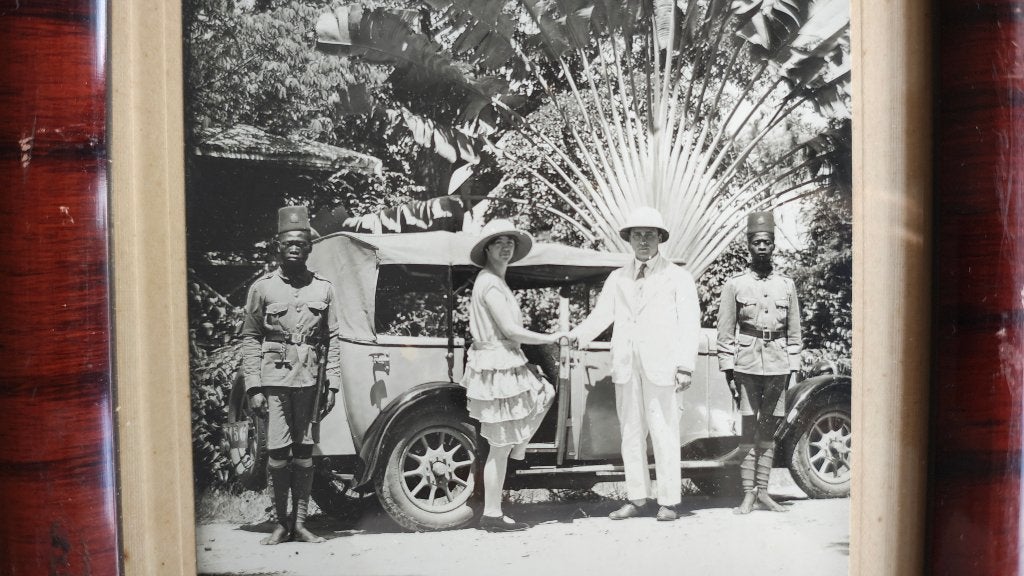 Soldat noir de la Force Publique voiture Congo Belge photo, Envoi, Utilisé, Photo