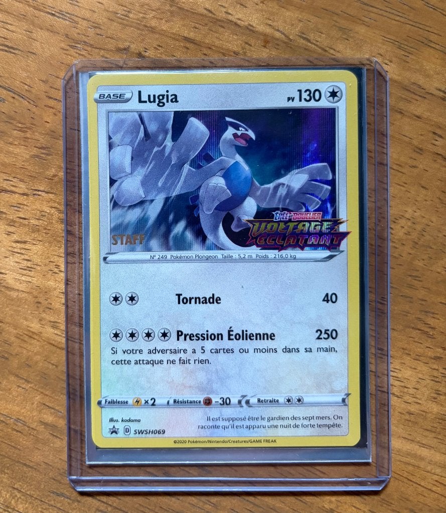 Carte Pokémon Lugia Staff SWSH069, Hobby en Vrije tijd, Verzamelkaartspellen | Pokémon, Ophalen, Nieuw, Overige typen, Foil