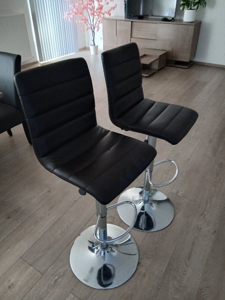 4 barstoelen leder, Ophalen