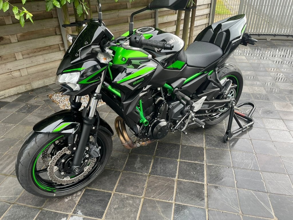 Kawasaki z650 **sportpakket** 2065km** showroomstaat !! **, Motoren, 2 cilinders, Nieuw, Bedrijf, Meer dan 35 kW