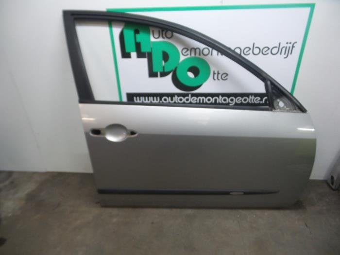 Portière 4portes avant droite d'un Nissan Primera (Primera, -, Utilisé, Porte, -