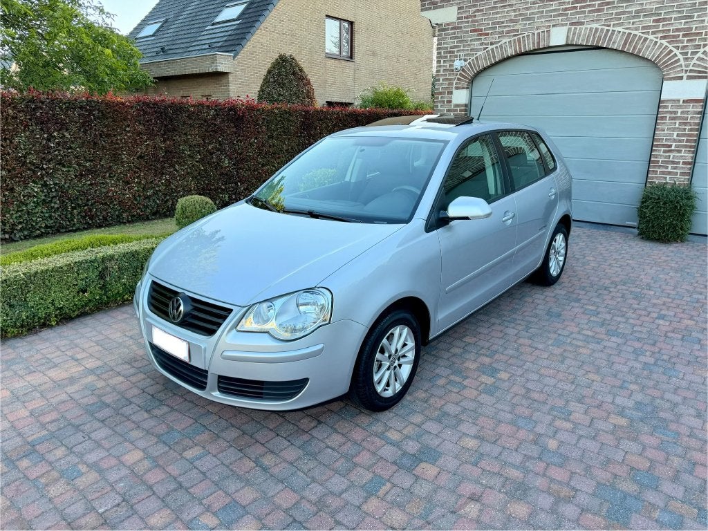 VW Polo 1.2i United 27.649km!! 1er proprio Prête à immat, Autos, Argent ou Gris, Achat, Entretenue par le concessionnaire, Noir