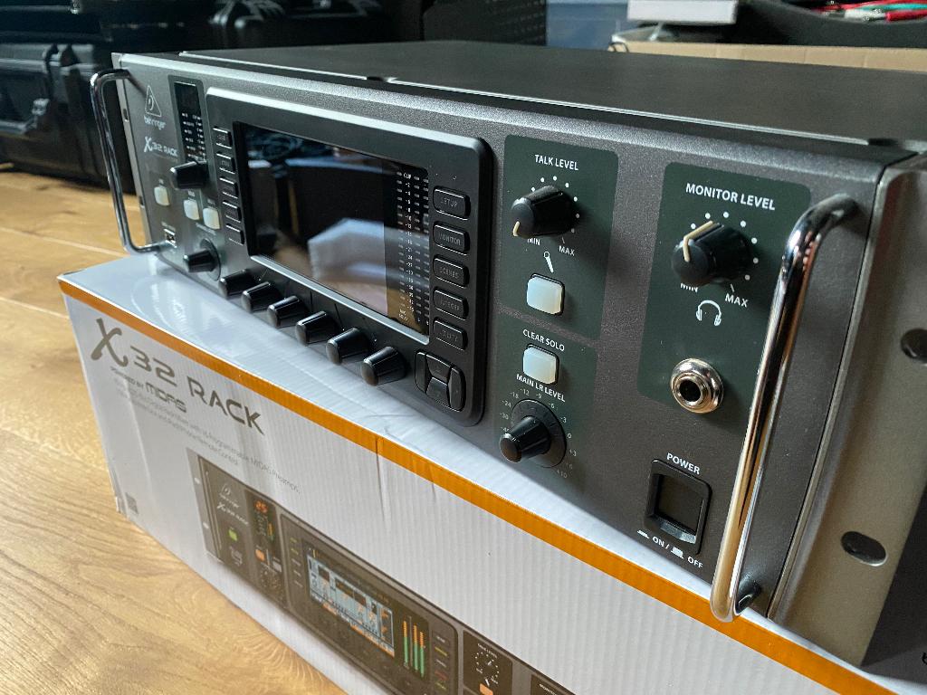 Behringer X32 Rack met Behringer X-LIVE, Ophalen of Verzenden, Zo goed als nieuw, 20 kanalen of meer, Microfooningang