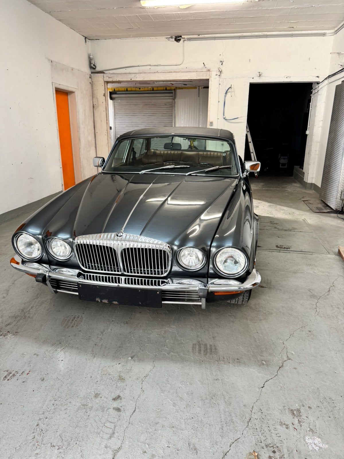 Jaguar XJ6 Series 2 in Daimler uitvoering, Auto's, Automaat, 4 deurs, Achterwielaandrijving, Beige