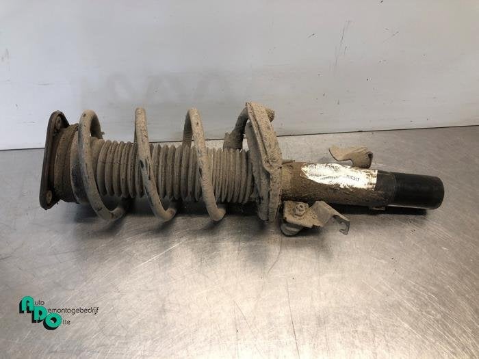 Barre amortisseur avant gauche d'un Volvo V40 (V40 12-), -, 3 mois de garantie, -, -