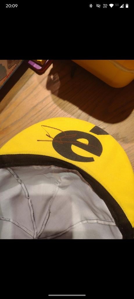 Petje Visma getekend door Ben Tullet, Ophalen