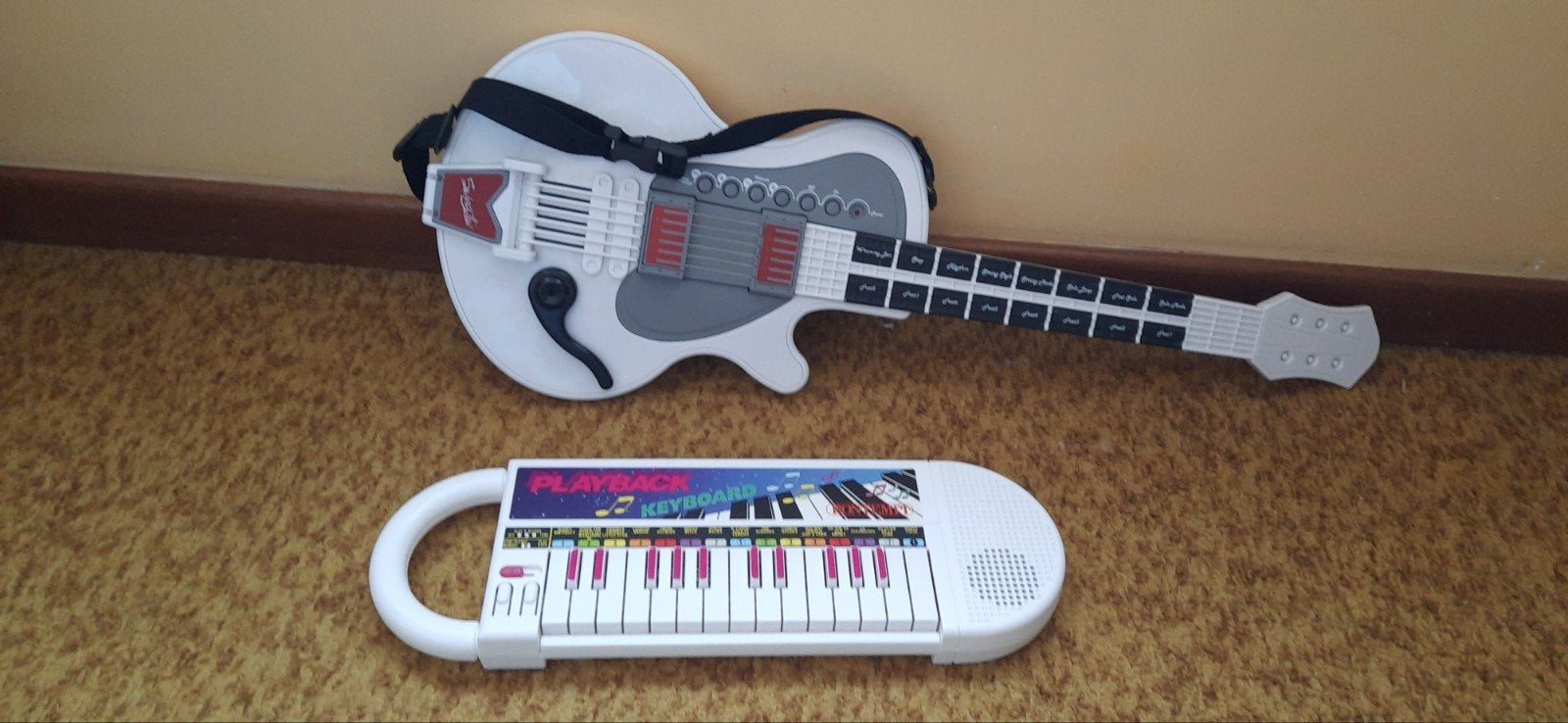 gitaar en skateboard voor kinderen, Ophalen, Zo goed als nieuw