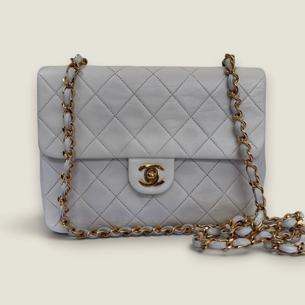 Mini rabat carré vintage Chanel en cuir d'agneau blanc, Autres marques, Cuir, Enlèvement ou Envoi, Utilisé