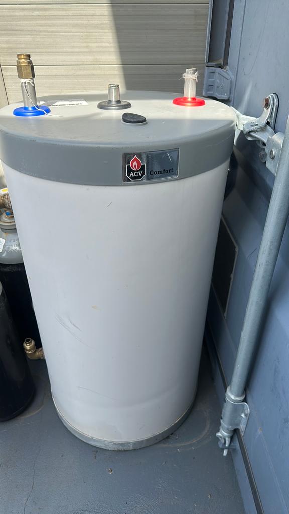 Boiler inox ACV 130 litres, Doe-het-zelf en Bouw, Chauffageketels en Boilers, Ophalen, 100 liter of meer, Terugslagbeveiliging (TTB)