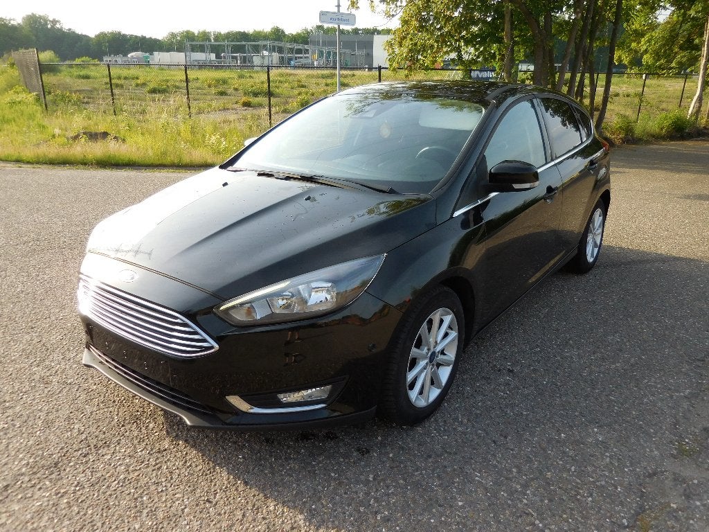 Ford Focus 1.0 Titanium, Auto's, Ford, Stof, Zwart, Bedrijf, 5 deurs