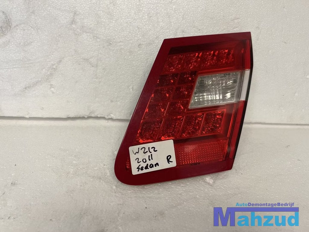 MERCEDES E-KLASSE W212 Rechts binnen achterlicht LED, Mercedes-Benz AG, Mercedes-Benz, Utilisé, Mercedesstrasse 120
70372  Stuttgart, DE