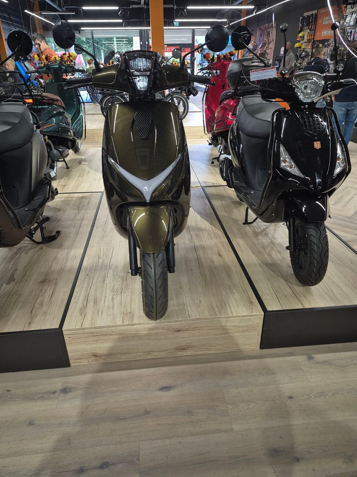 scooter valexrim goud, Fietsen en Brommers, Ophalen, Overige modellen, Klasse A (25 km/u), Zo goed als nieuw