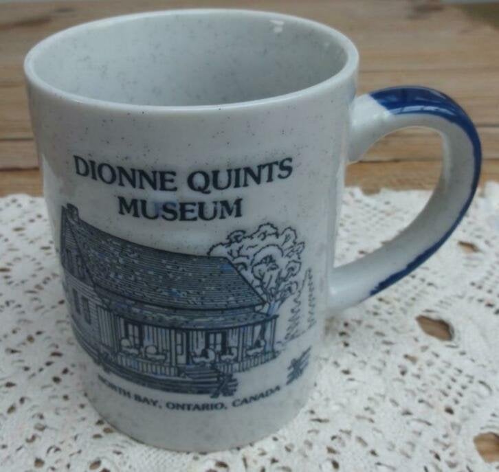 Mok Dionne vijfling museum, kinderwagens, Ontario Canada, Antiek en Kunst, Ophalen of Verzenden