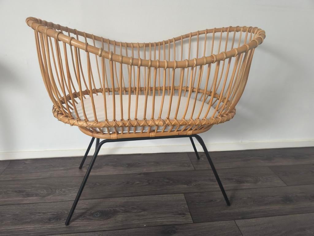 Vintage rotan wieg met metalen poten, Ophalen, Zo goed als nieuw, Wieg