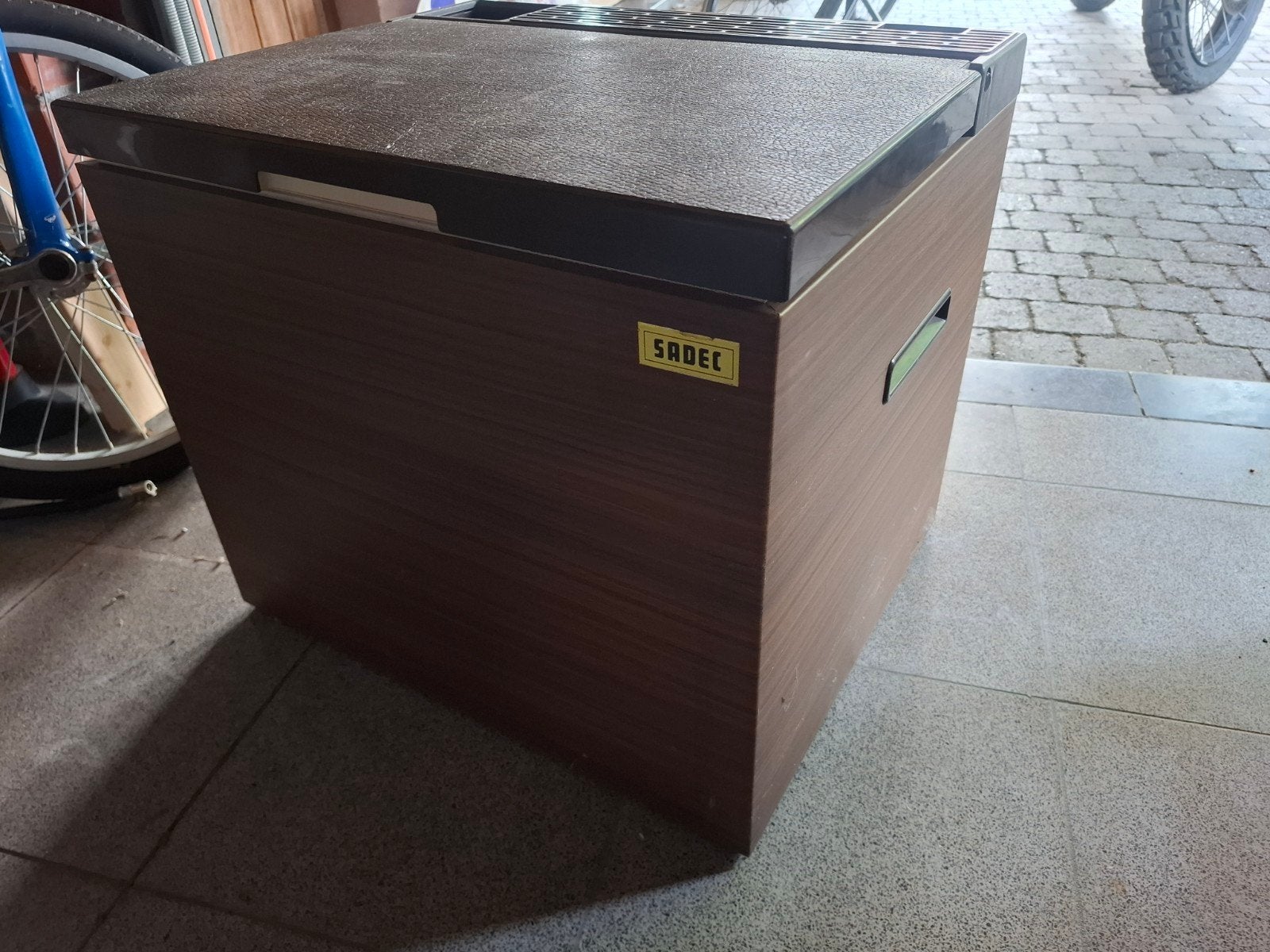 Sadec retro frigobox, Ophalen
