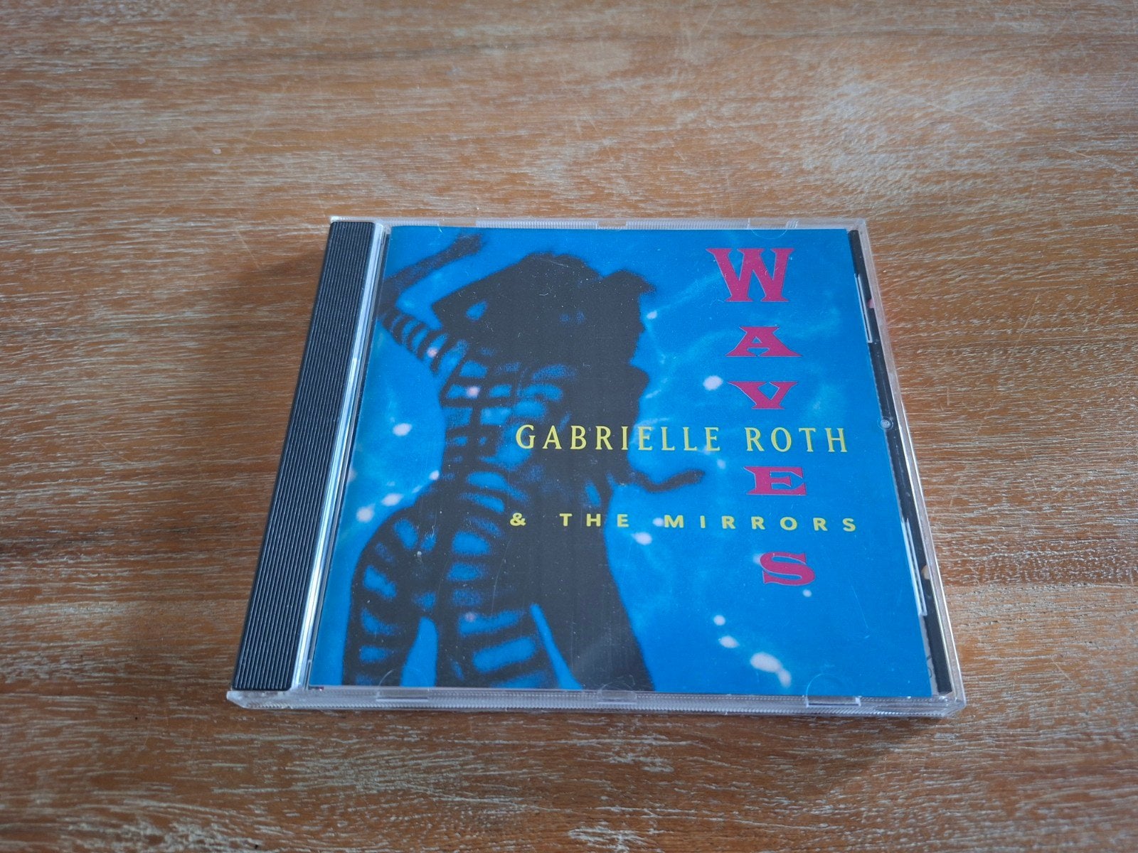 Cd Gabrielle Roth & The Mirrors
Waves, CD & DVD, CD | Pop, Enlèvement ou Envoi, Comme neuf