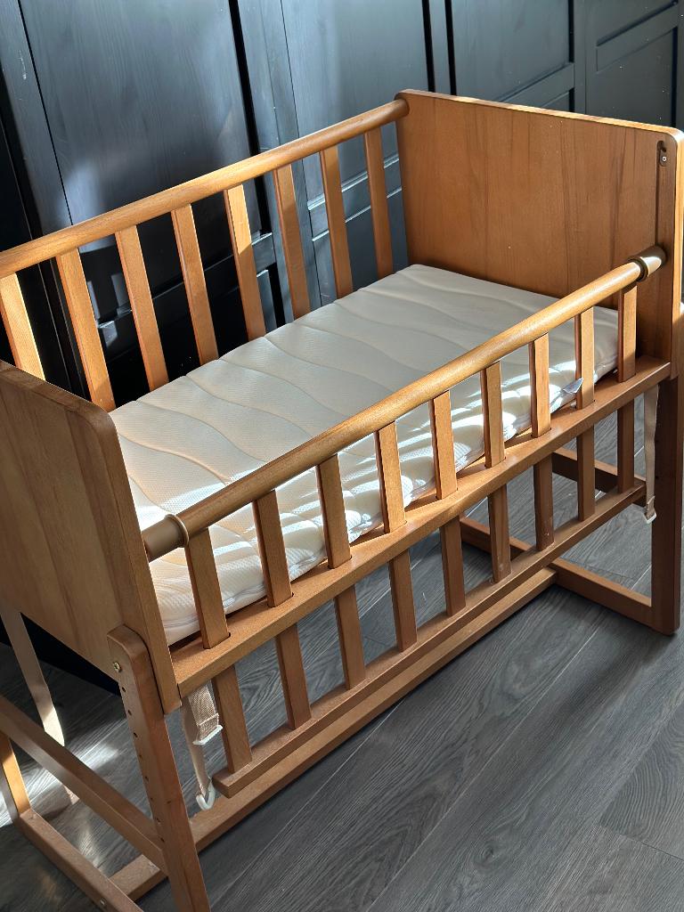 Co-Sleeper Walnut Petite Amélie, Ophalen, Zo goed als nieuw, Wieg