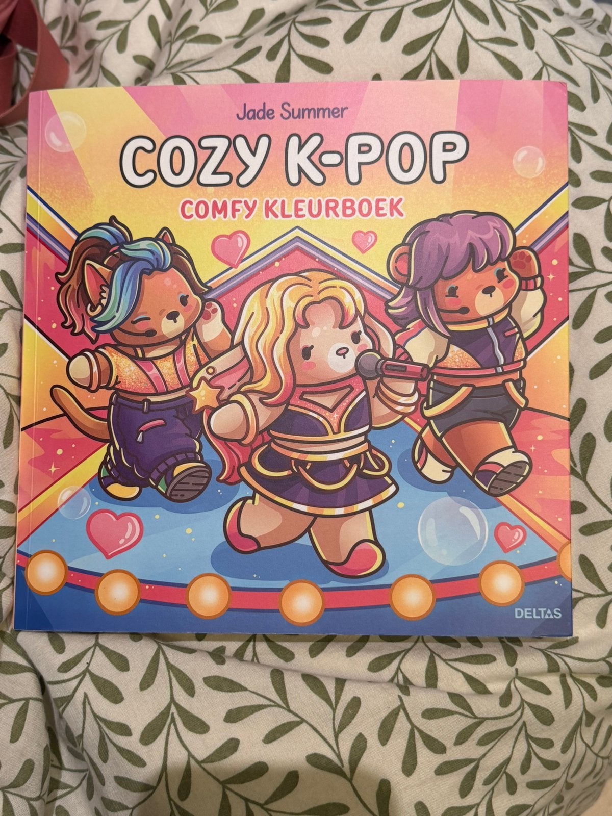 livre de coloriage K-pop cosy, Enlèvement ou Envoi, Comme neuf
