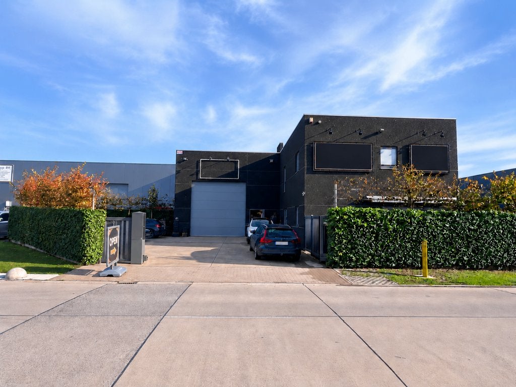 Ruim bedrijfsgebouw met woning in Koekelare, Immo, Habitation avec espace professionnel, 19864 kWh/an, Ventes sans courtier, 3 pièces