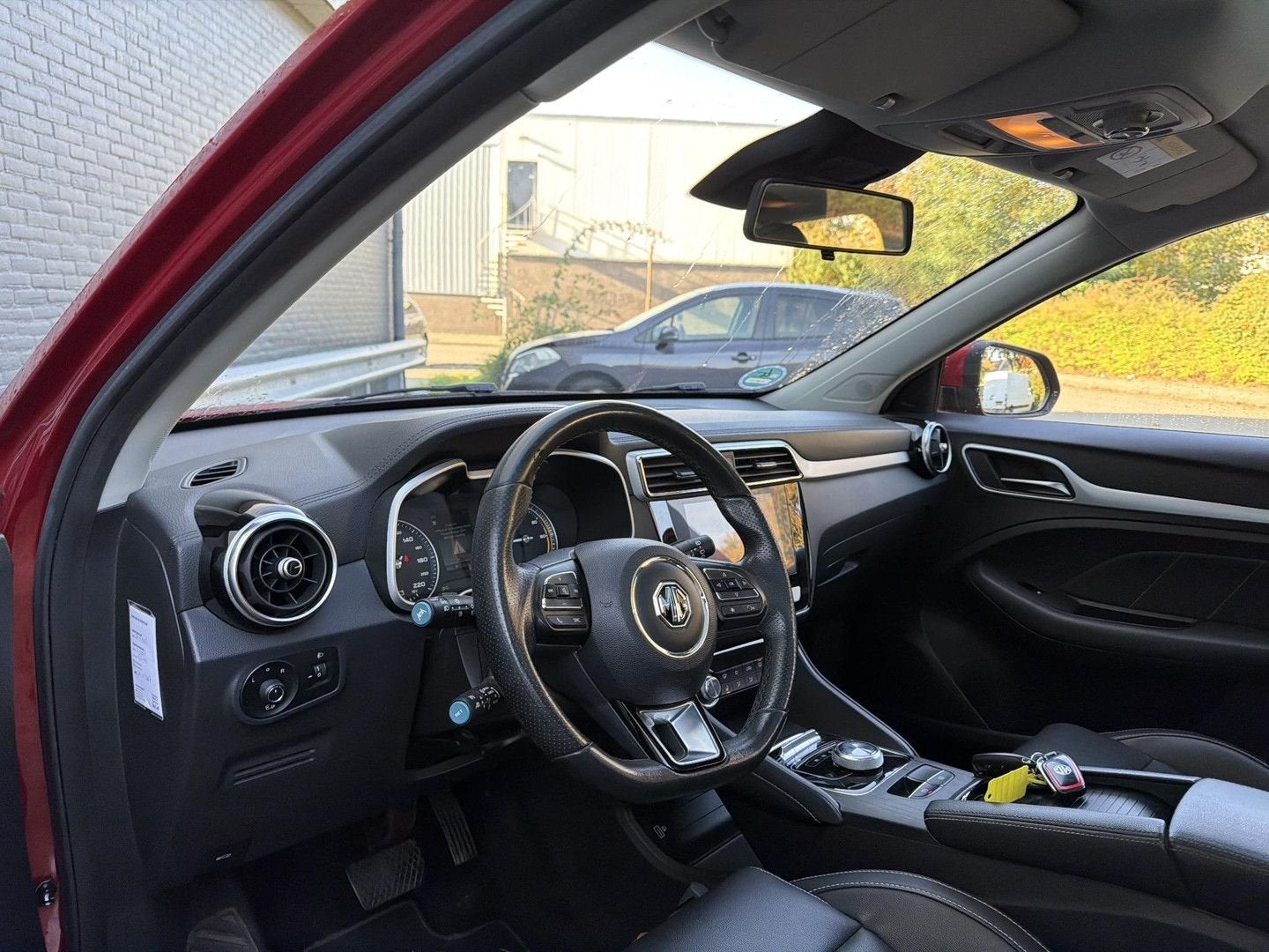 MG ZS MG EV Luxury 45 kWh | Pano | Camera | Leder | Cruise |, Autos, Rouge, 45 kWh, Achat, Entreprise