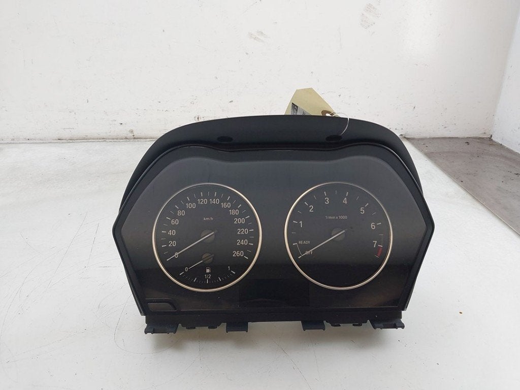 INSTRUMENTS DE BORD BMW 1 serie (F20) (01-2010/06-2019), Utilisé, BMW, Petuelring 130
80809  München, DE, Bayerische Motoren Werke AG
