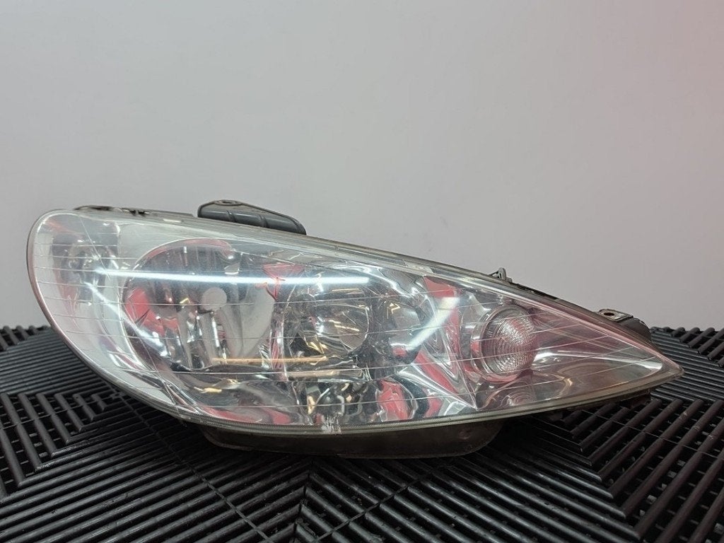 PHARE / OPTIQUE AVANT DROIT Peugeot 206 CC (2D), Kontakt-peugeot@peugeot.com, Utilisé, Peugeot Deutschland GmbH, Bahnhofsplatz
65423  Rüsselsheim, DE