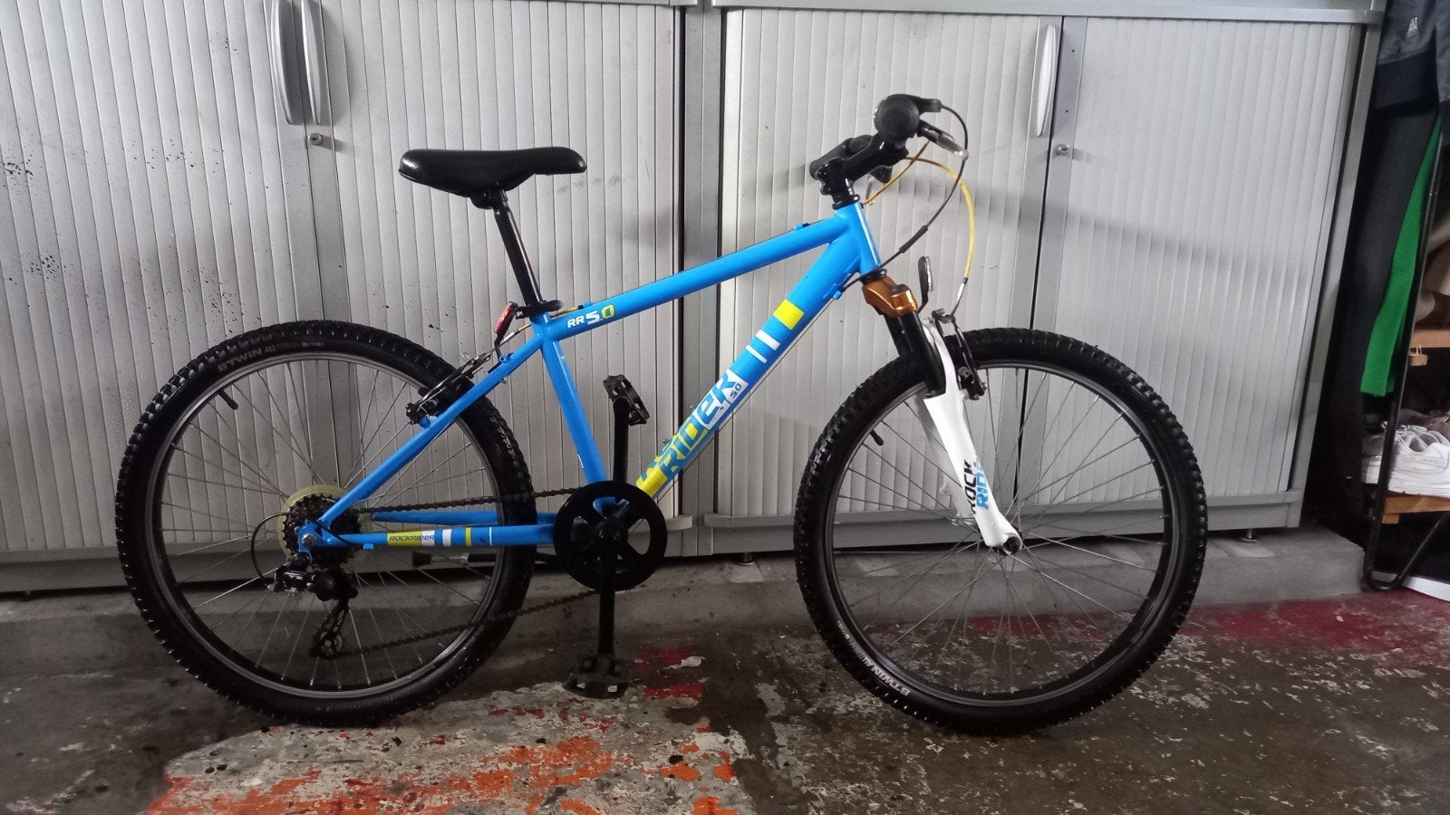 Beou vélo enfant 24pouces ( très peu utilisé avec des vitess