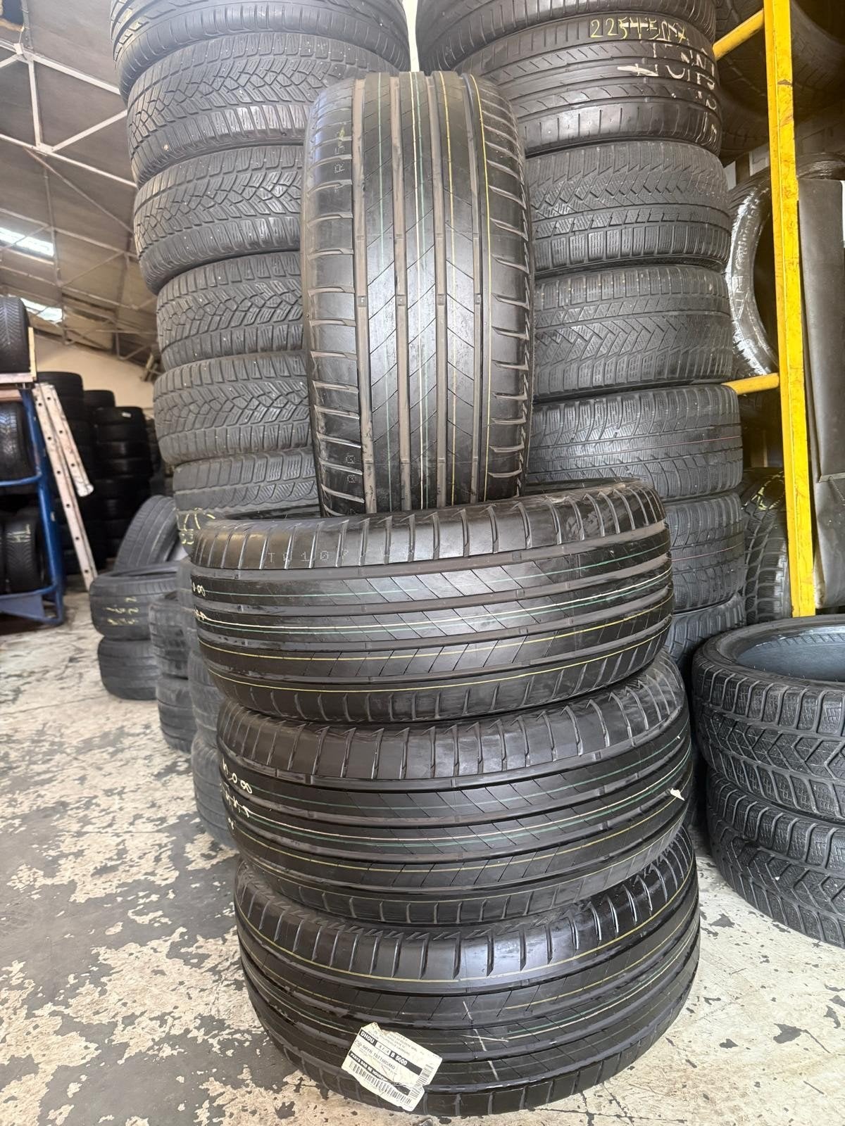 255 50 18 Bridgestone neuf avec montage et équilibrage, Ophalen