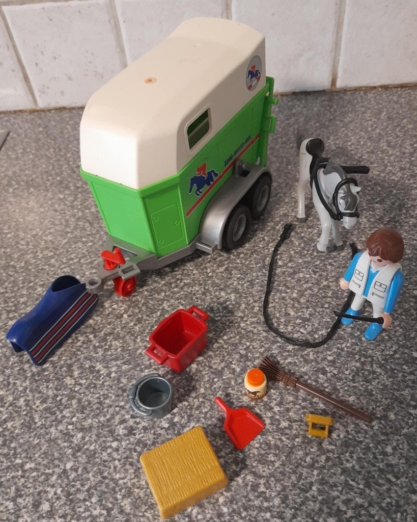 Playmobil paardentrailer en jumping parcour, Ophalen of Verzenden, Zo goed als nieuw