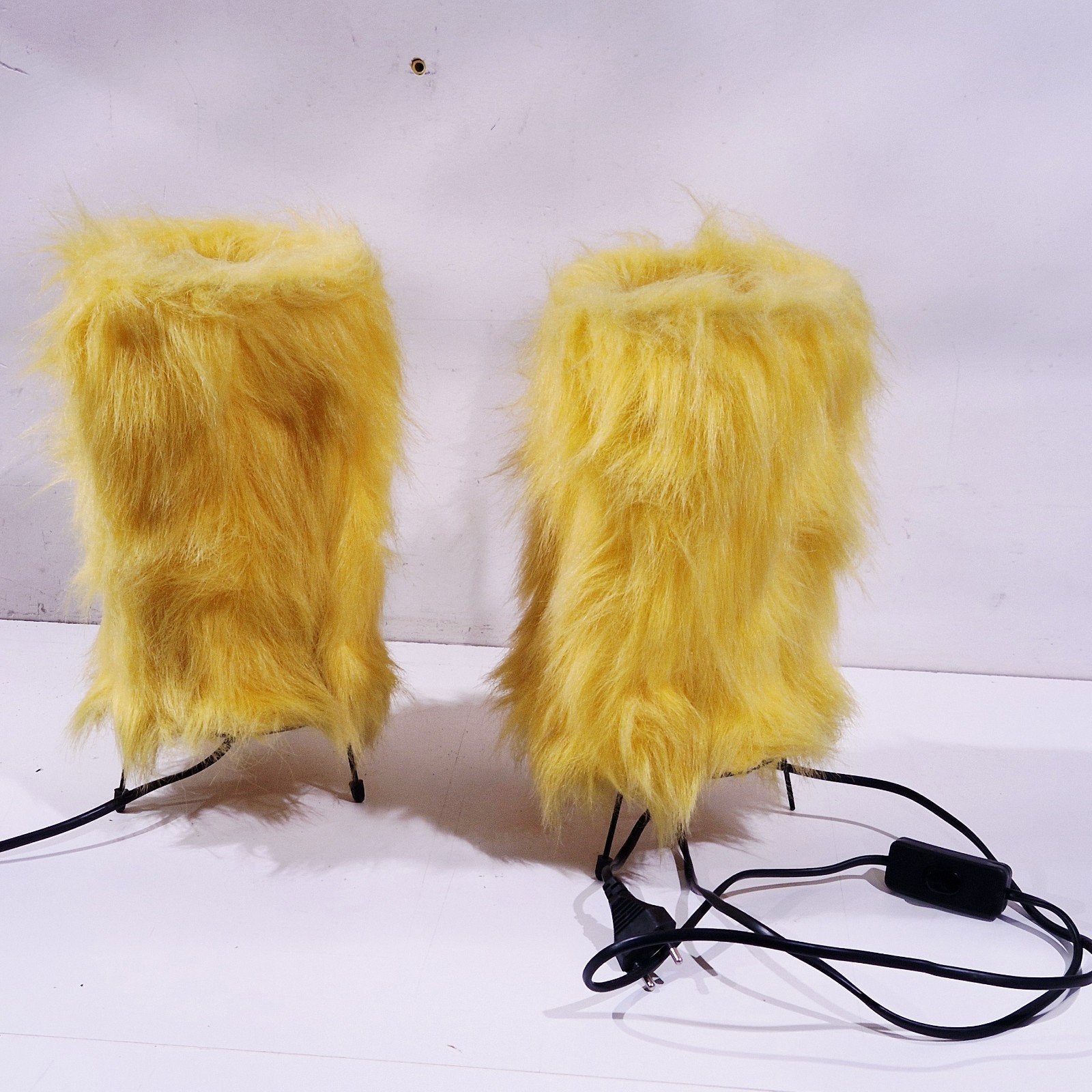 2x te koop Vintage 90's Fluffy Yellow Furry Purry Lamp , kam, Ophalen of Verzenden