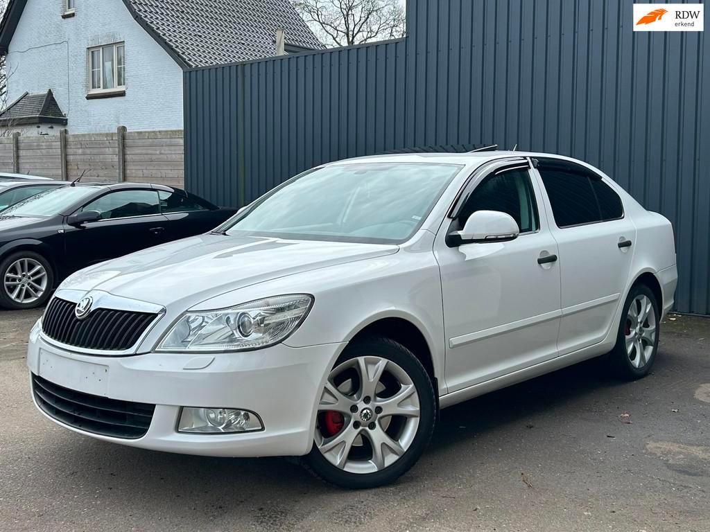 Skoda Octavia 1.8 TSI AUTOMAAT, Auto's, Skoda, Gebruikt, 4 cilinders, Leder, Bedrijf