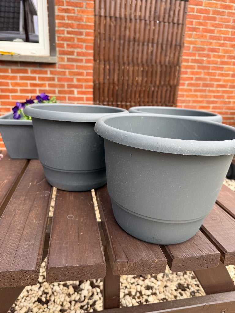 Te koop 3 bloempotten met onderbordje, Rond, Comme neuf, Synthétique, Enlèvement